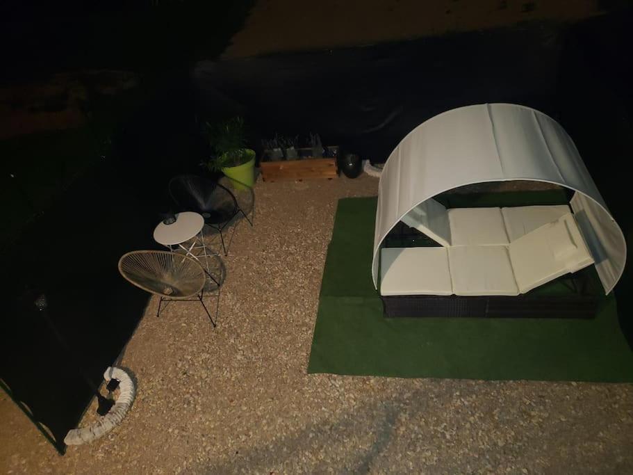 Bulles Etoilees Appartement Avec Jacuzzi Prive Montrevel-en-Bresse Buitenkant foto