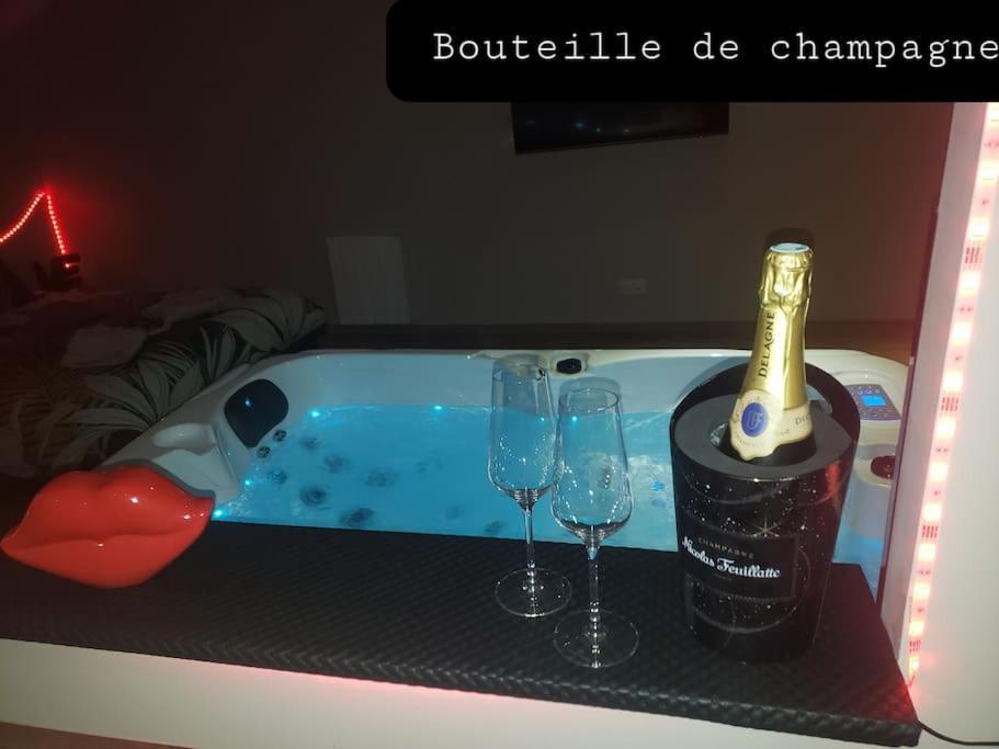 Bulles Etoilees Appartement Avec Jacuzzi Prive Montrevel-en-Bresse Buitenkant foto